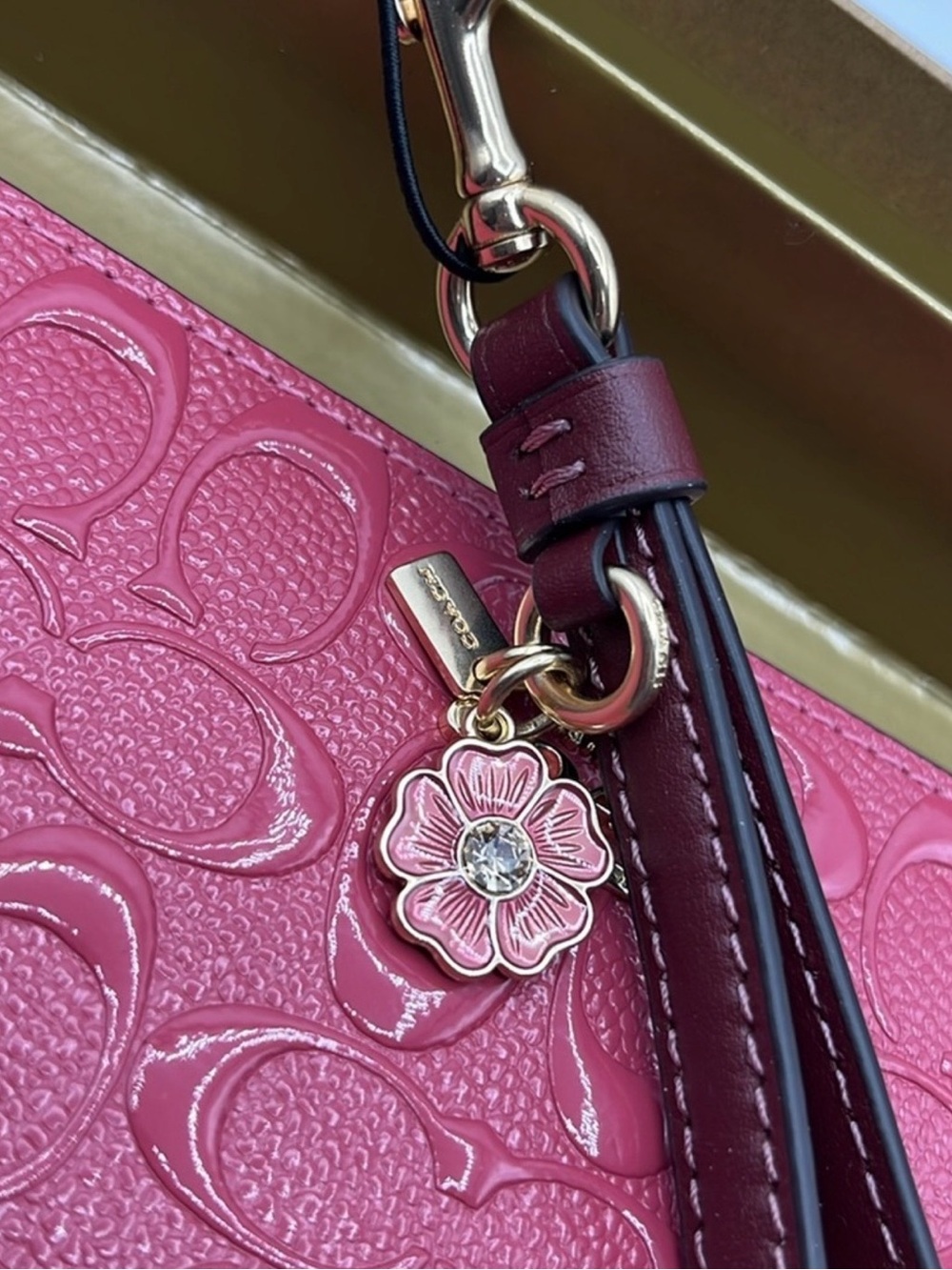 NWT Coach Accordion Zip Signature Debossed Patent Leather Wallet in Strawberry - Picture 7 of 10